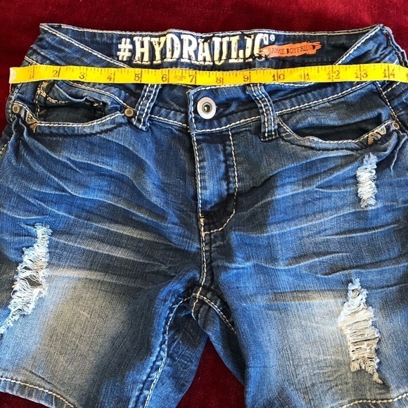 Hydraulic distressed shorts - Picture 2 of 7